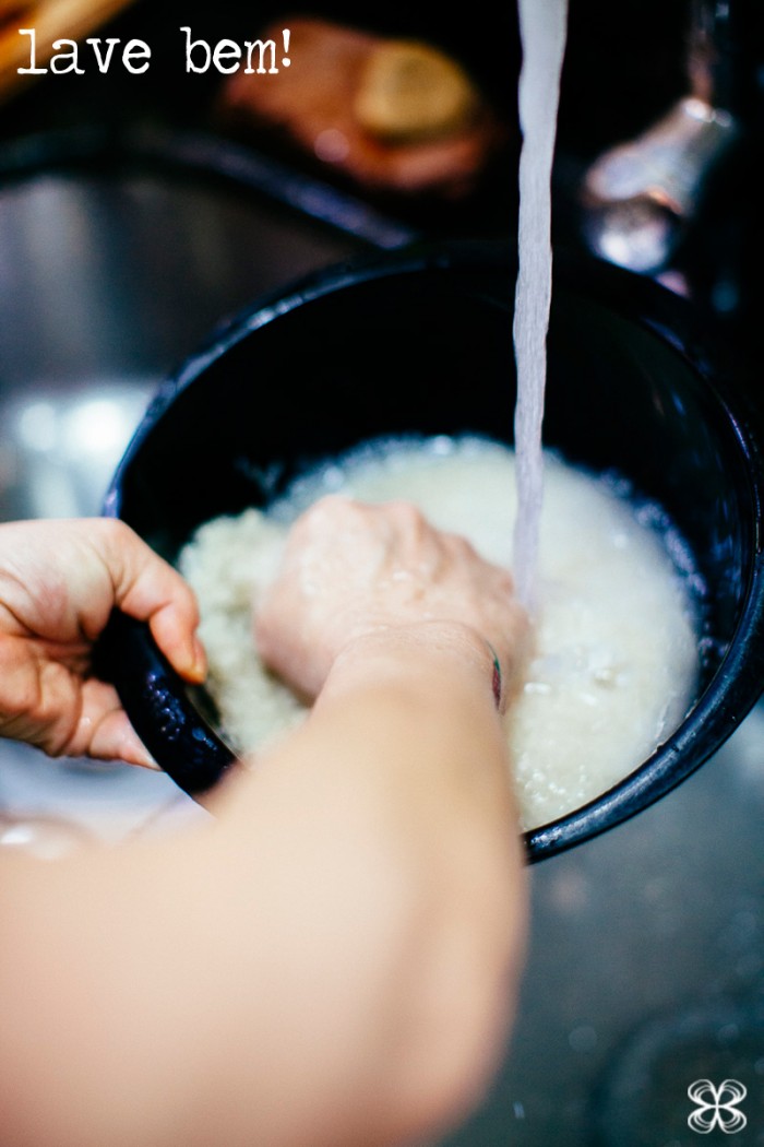 lavando-bem-o-arroz-(flavia-valsani-para-cozinha-da-matilde)