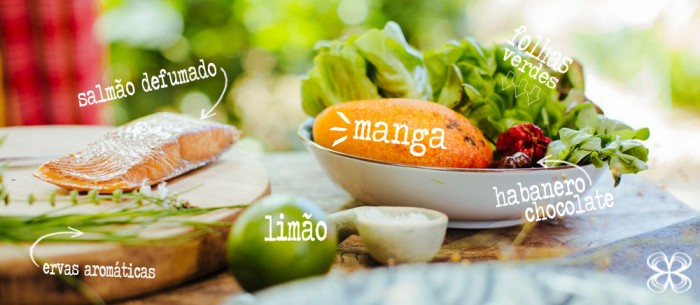 ingredientes-salada-de-salmao-defumado-com-manga-e-pimenta--flavia-valsani-para-cozinha-da-matilde)